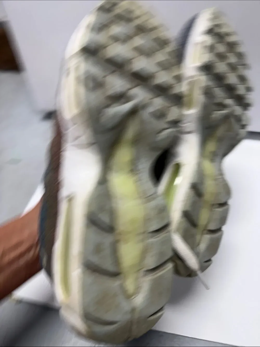 Nike Air Max 95 Neutral Gray, Olive & Mauve Wave Sneakers Size 7 LIKE NEW